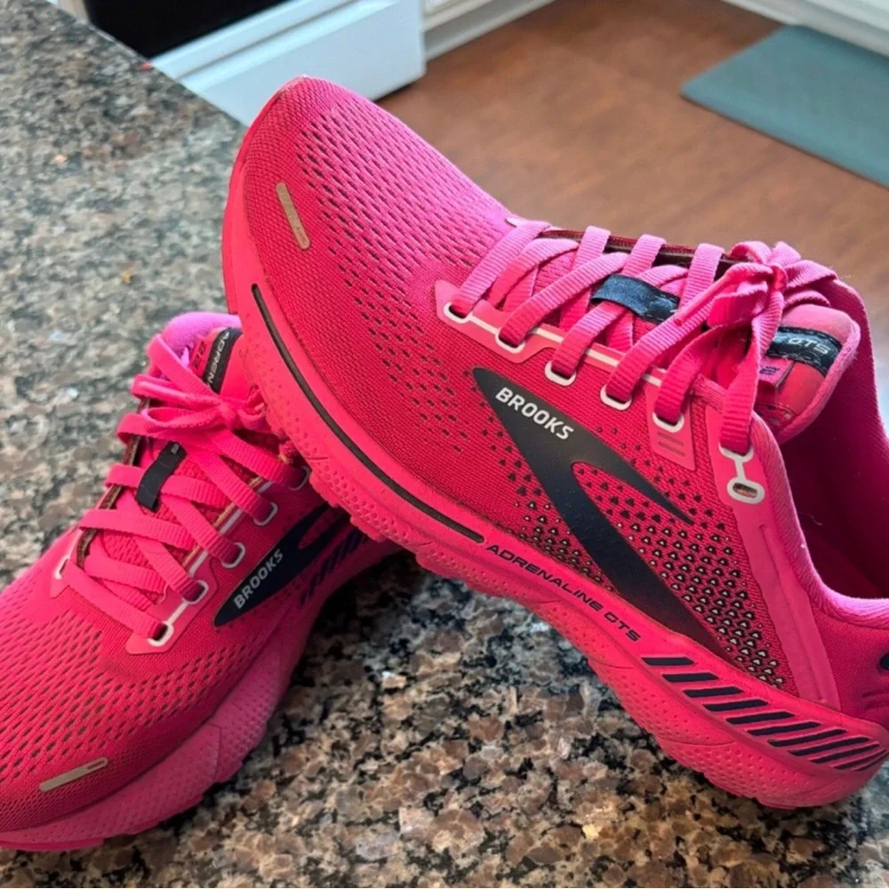 Brooks Women's Hot Pink Adrenaline Running Shoes - Picture 1 of 3